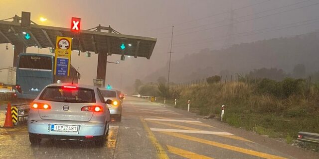 Κοζάνη: Σφοδρή χαλαζόπτωση – Ταλαιπωρία για τους οδηγούς