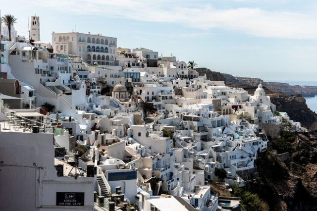 Σαντορίνη: Συνελήφθησαν 4 Γάλλοι για ξυλοδαρμό και ληστεία σε βάρος Ισπανού τουρίστα