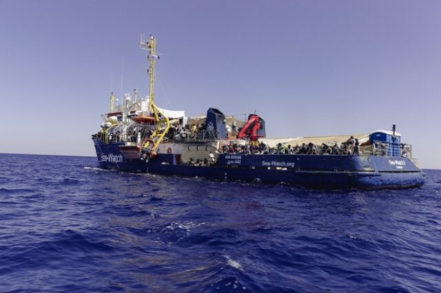 Δικαστήριο ΕΕ: Σε ποιες περιπτώσεις οι λιμενικές αρχές μπορούν να κατάσχουν σκάφη που διασώζουν μετανάστες