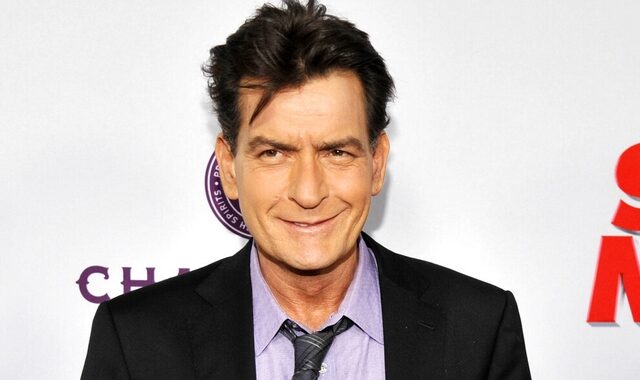 Charlie Sheen: Αποζημίωση 120.000 δολαρίων στη γυναίκα που τον κατηγόρησε ότι την εξέθεσε στον HIV