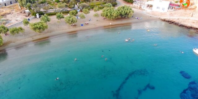 Σίφνος: Φάρος, το αλλοτινό λιμάνι με τα κρυστάλλινα νερά και τις συνεχόμενες παραλίες