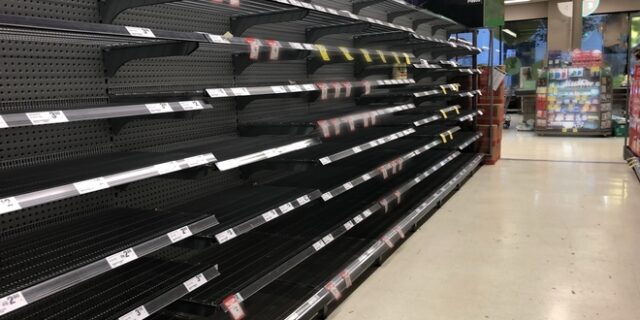 Βρετανία: Πανικός για την ξηρασία – Άδειασαν τα ράφια από νερά, ντους τεσσάρων λεπτών