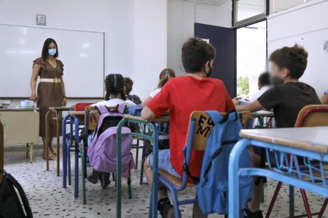 Κορονοϊός: Με ιδιαίτερη προσοχή το άνοιγμα των σχολείων – Τι θα γίνει με τις μάσκες