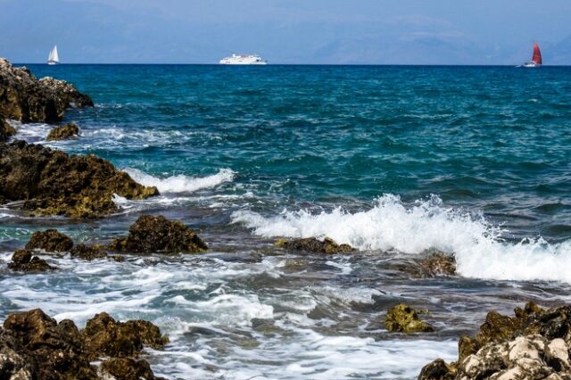 Εύβοια: 4χρονος χτύπησε στο πρόσωπο μετά από βουτιά σε βράχια