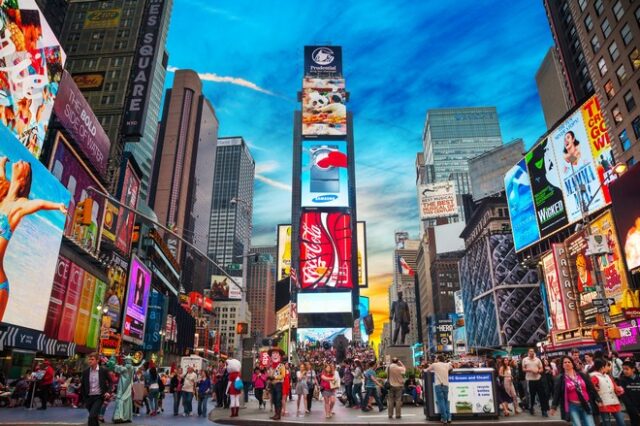 Νέα Υόρκη: Απαγορεύει τις “ένοπλες” βόλτες στην Times Square