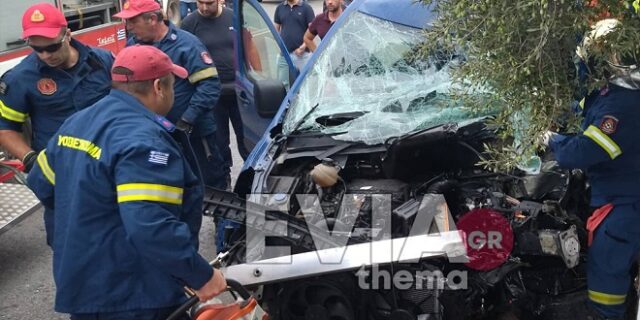 Ερέτρια: Σοβαρό τροχαίο μετά από σφοδρή σύγκρουση οχημάτων – Εγκλωβισμένος ένας οδηγός