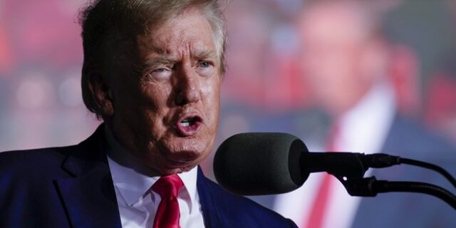 Τραμπ: Στη δημοσιότητα το λογοκριμένο έγγραφο για την έρευνα στο σπίτι του