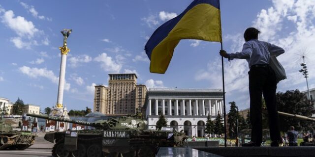 Ουκρανία: Ημέρα Ανεξαρτησίας εν μέσω βομβαρδισμών, έξι μήνες μετά τη ρωσική εισβολή