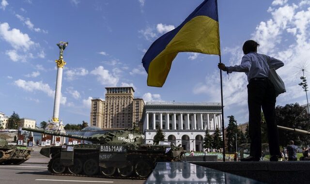 Ουκρανία: Ημέρα Ανεξαρτησίας εν μέσω βομβαρδισμών, έξι μήνες μετά τη ρωσική εισβολή