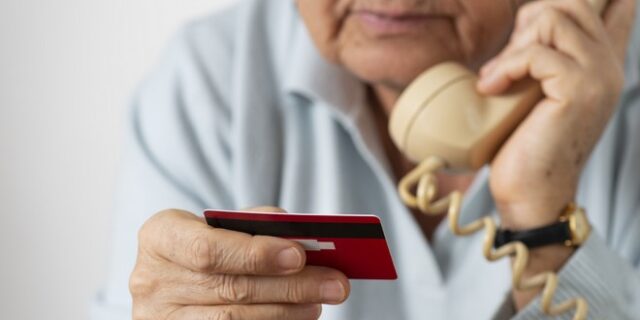 Θεσσαλονίκη: Απέσπασαν 30.000 ευρώ από ηλικιωμένη με πρόσχημα χειρουργική επέμβαση συγγενικού της προσώπου
