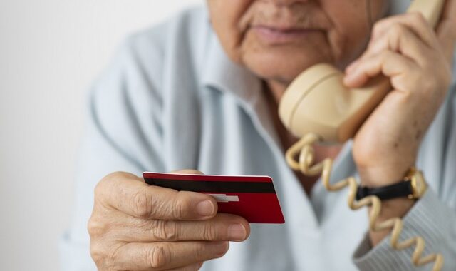Θεσσαλονίκη: Απέσπασαν 30.000 ευρώ από ηλικιωμένη με πρόσχημα χειρουργική επέμβαση συγγενικού της προσώπου