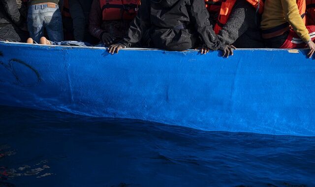 Λιβύη: Πέντε νεκροί και 16 αγνοούμενοι ύστερα από ανατροπή σκάφους με μετανάστες