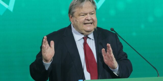 Βενιζέλος: Ο κ. Μητσοτάκης πρέπει να σέβεται τους στοιχειώδεις κανόνες ερμηνείας του Συντάγματος