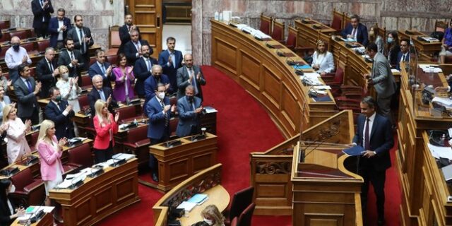 “Αντικρατιστές” και “φιλελεύθεροι” απομυζούν το κράτος…