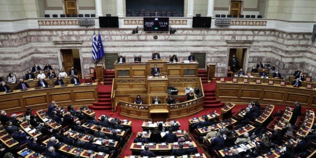 Φθινόπωρο πολιτικών εξελίξεων – Κυρίαρχο το σκάνδαλο των υποκλοπών
