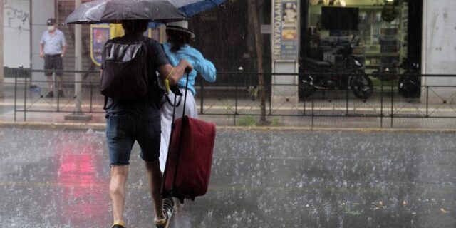 Σφοδρό το χτύπημα της κακοκαιρίας σε Αττική και Πτολεμαΐδα με 386 κλήσεις στην Πυροσβεστική