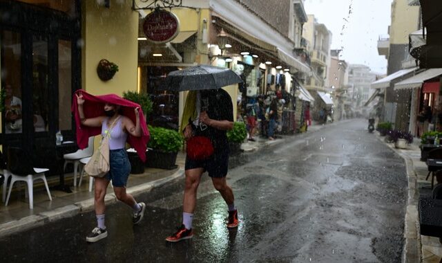 Καιρός: Βροχές, κεραυνοί και καταιγίδες μέχρι την Παρασκευή – Βελτίωση από το Σάββατο