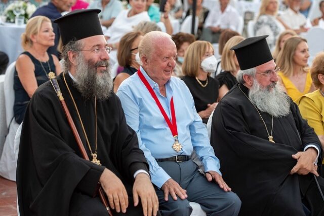 Με την ανώτατη διάκριση της Εκκλησίας της Κρήτης τιμήθηκε ο ιδρυτής της Grecotel Νίκος Δασκαλαντωνάκης
