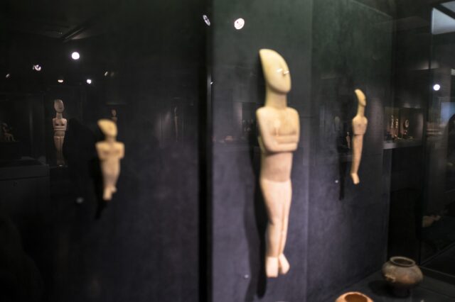 Η κυβέρνηση “νομιμοποιεί” τον αρχαιοκάπηλο Στερν – Τι καταγγέλλει ο Σύλλογος Ελλήνων Αρχαιολόγων