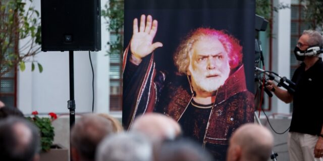 Κώστας Καζάκος: Σε κλίμα βαθιάς συγκίνησης η τελετή αποχαιρετισμού του ηθοποιού