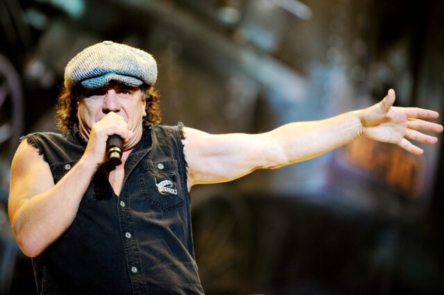 Brian Johnson: Γεμάτη εξωφρενικές ιστορίες είναι η αυτοβιογραφία του frontman των AC/DC