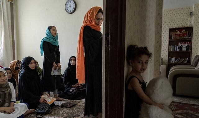 Αφγανιστάν: “Μας εξαφάνισαν” – Οι κραυγές των γυναικών στον ΟΗΕ