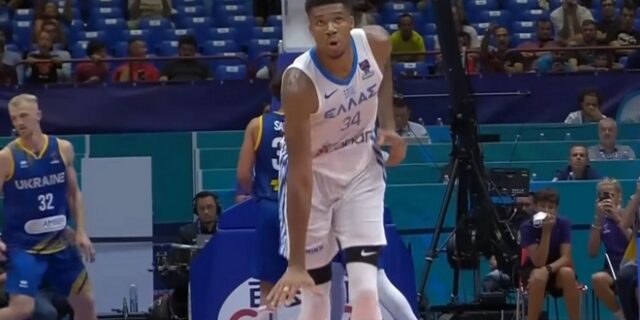 EuroBasket 2022, Γιάννης Αντετοκούνμπο: Τι σημαίνει ο πανηγυρισμός “too small” στον Σάνον στο 88-70 με την Ουκρανία