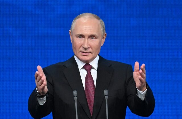 Guardian: Ο Πούτιν θα επιλέξει μαζική στρατιωτική κλιμάκωση αντί την παραδοχή ήττας στην Ουκρανία