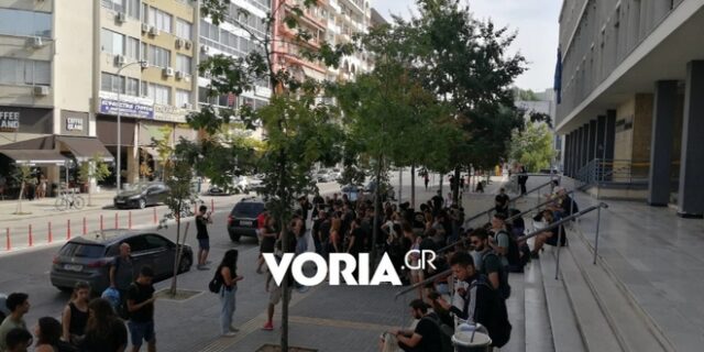 Επεισόδια στο ΑΠΘ: Αναβλήθηκε η δίκη των τριών συλληφθέντων – Αφέθηκαν ελεύθεροι