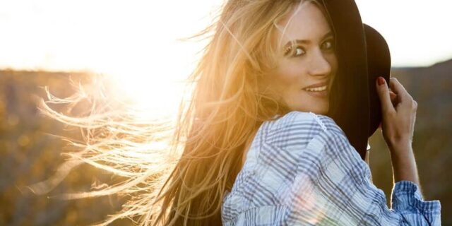 Δείτε πρώτοι το εντυπωσιακό origami video της Αθηνάς Ανδρεάδη για το τραγούδι “To find you”