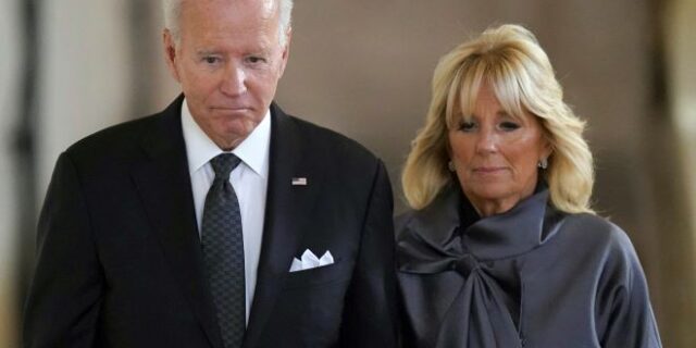 Βασίλισσα Ελισάβετ: Ο Τζο Μπάιντεν απέτισε ύστατο φόρο τιμής στη μακροβιότερη μονάρχη