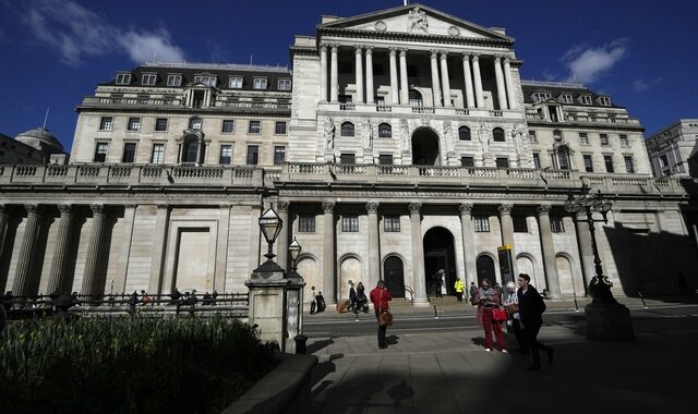 Τράπεζα της Αγγλίας: Έβδομη διαδοχική αύξηση των επιτοκίων στο 2,25%