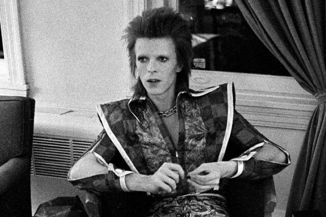 Μοναδικό χειρόγραφο του David Bowie με το τραγούδι Starman πουλήθηκε στη μακρινή Τασμανία