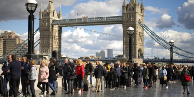 Βασίλισσα Ελισάβετ: Τελευταίο Σαββατοκύριακο για να αποτίσουν οι πολίτες φόρο τιμής
