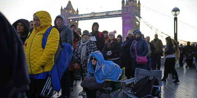 Βασίλισσα Ελισάβετ: Περισσότερες από 24 ώρες αναμονής για το λαϊκό προσκύνημα