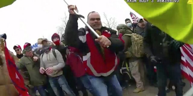 ΗΠΑ: Πρώην αστυνομικός καταδικάστηκε σε 10ετή κάθειρξη για την εισβολή στο Καπιτώλιο