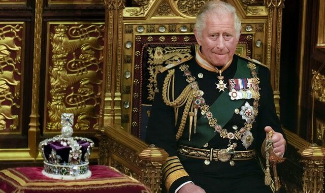 Θάνατος βασίλισσας Ελισάβετ: Η πρώτη δήλωση από τον νέο βασιλιά, Κάρολο – “Στιγμή υπέρτατης θλίψης”