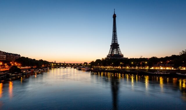 Σκοτάδι πριν από τα μεσάνυχτα στον Πύργο του Άιφελ – Τα μέτρα στο Παρίσι για την εξοικονόμηση ενέργειας