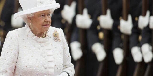 Θάνατος βασίλισσας Ελισάβετ: Θρήνος στη Βρετανία – Ο Κάρολος ανακηρύσσεται επισήμως βασιλιάς