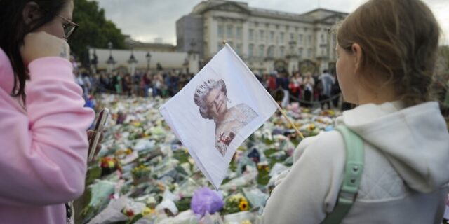 Βασίλισσα Ελισάβετ: Στο Εδιμβούργο σήμερα η σορός της – Ξεκινά το τελευταίο της ταξίδι