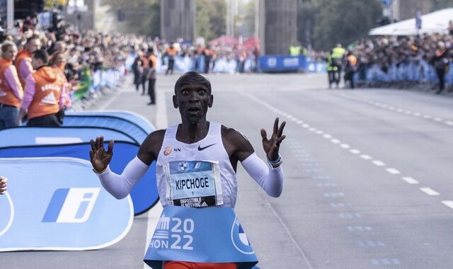 Μαραθώνιος: Νέο παγκόσμιο ρεκόρ ο Κιπτσόγκε με 2:01:09