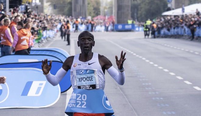 Μαραθώνιος: Νέο παγκόσμιο ρεκόρ ο Κιπτσόγκε με 2:01:09