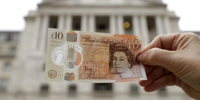 Χαρτονομίσματα, γραμματόσημα και σημαίες: Πώς θα αλλάξουν μετά τον θάνατο της Ελισάβετ