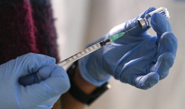 Κορονοϊός: Το Ισραήλ διαψεύδει τη σύνδεση του εμβολίου της Pfizer με εγκεφαλικά επεισόδια