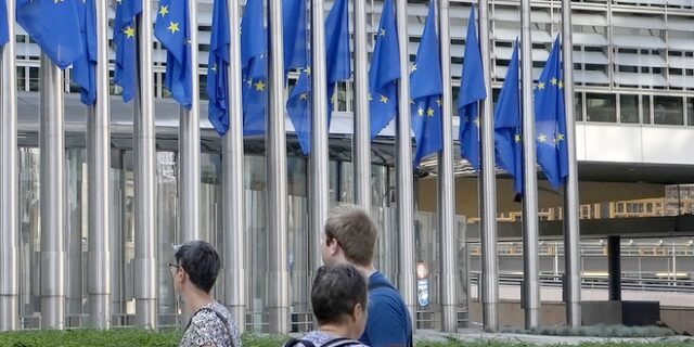 Reuters: Η ΕΕ επιδιώκει την απαγόρευση προϊόντων που παράγονται με καταναγκαστική εργασία