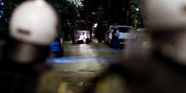 Επεισόδια στα Εξάρχεια: Χημικά και κρότου λάμψης μετά την πορεία κατά της κατασκευής του μετρό