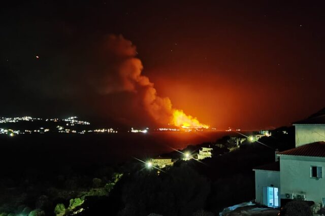 Μεγάλη φωτιά στο Λιβάδι Κεφαλονιάς