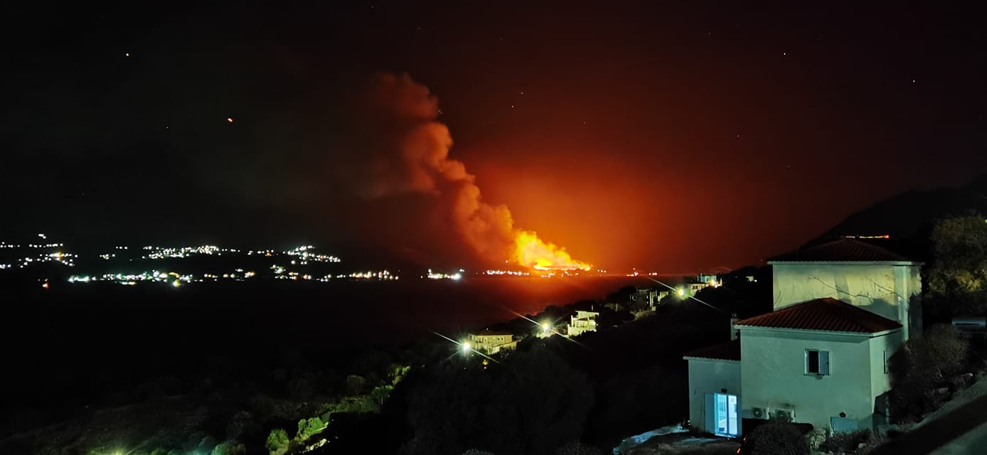 Μεγάλη φωτιά στο Λιβάδι Κεφαλονιάς