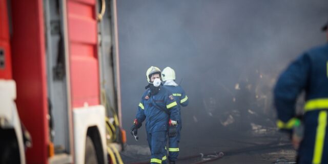 Πρέβεζα: Δύο νεκροί κι ένας τραυματίας από ισχυρή έκρηξη σε επιχείρηση