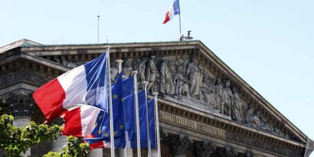 Γαλλία: Βουλευτές ζητούν εξεταστική επιτροπή για τη χρηματοδότηση κομμάτων από τη Ρωσία